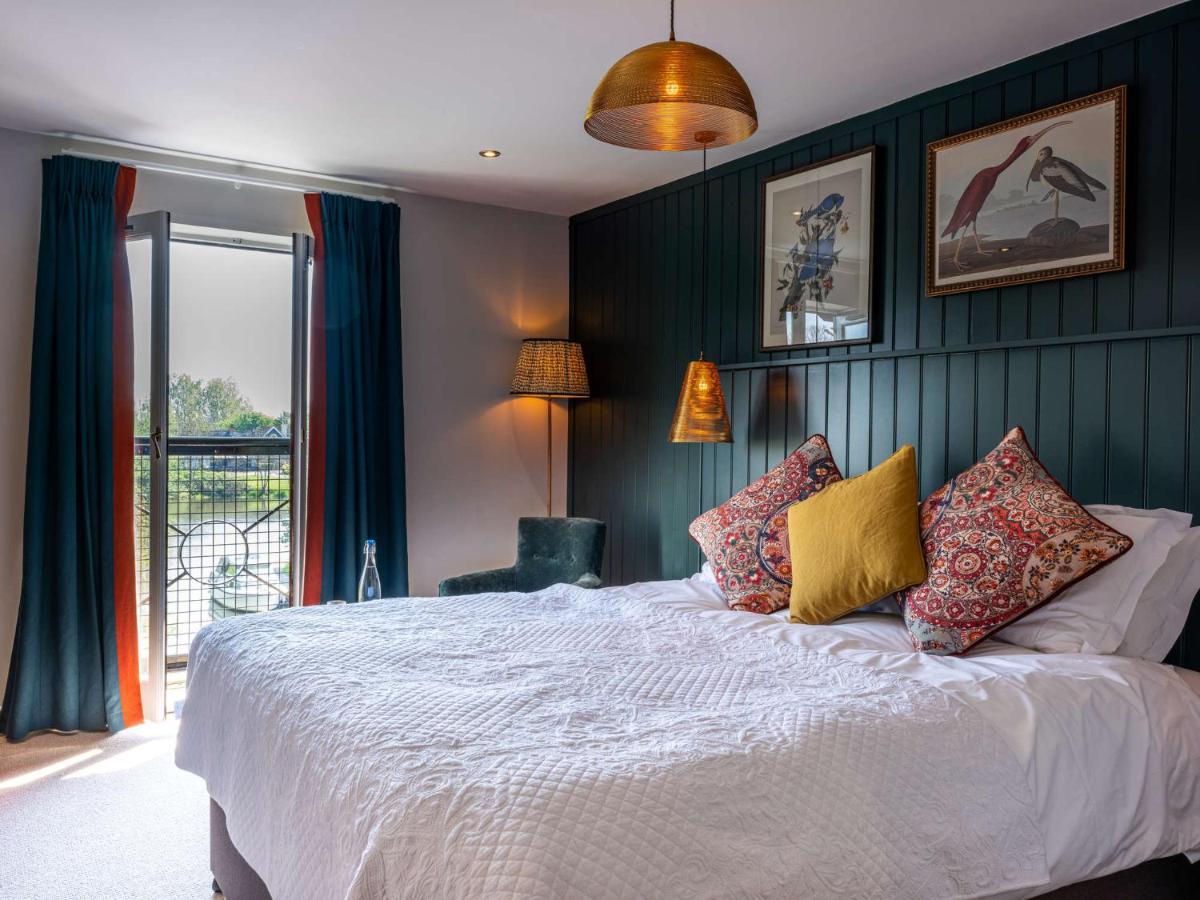 The Bridge Hotel Chertsey Kültér fotó