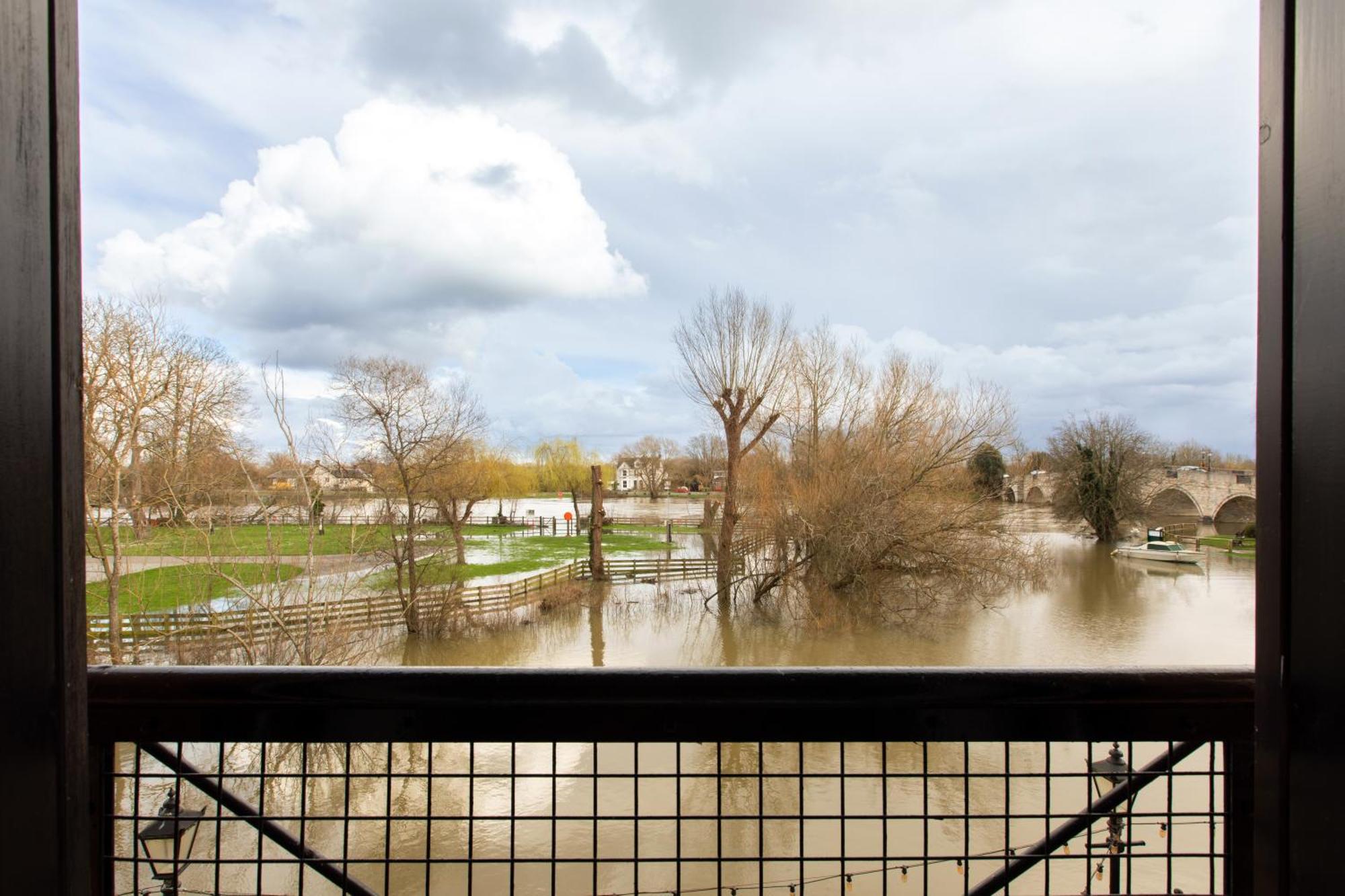 The Bridge Hotel Chertsey Kültér fotó