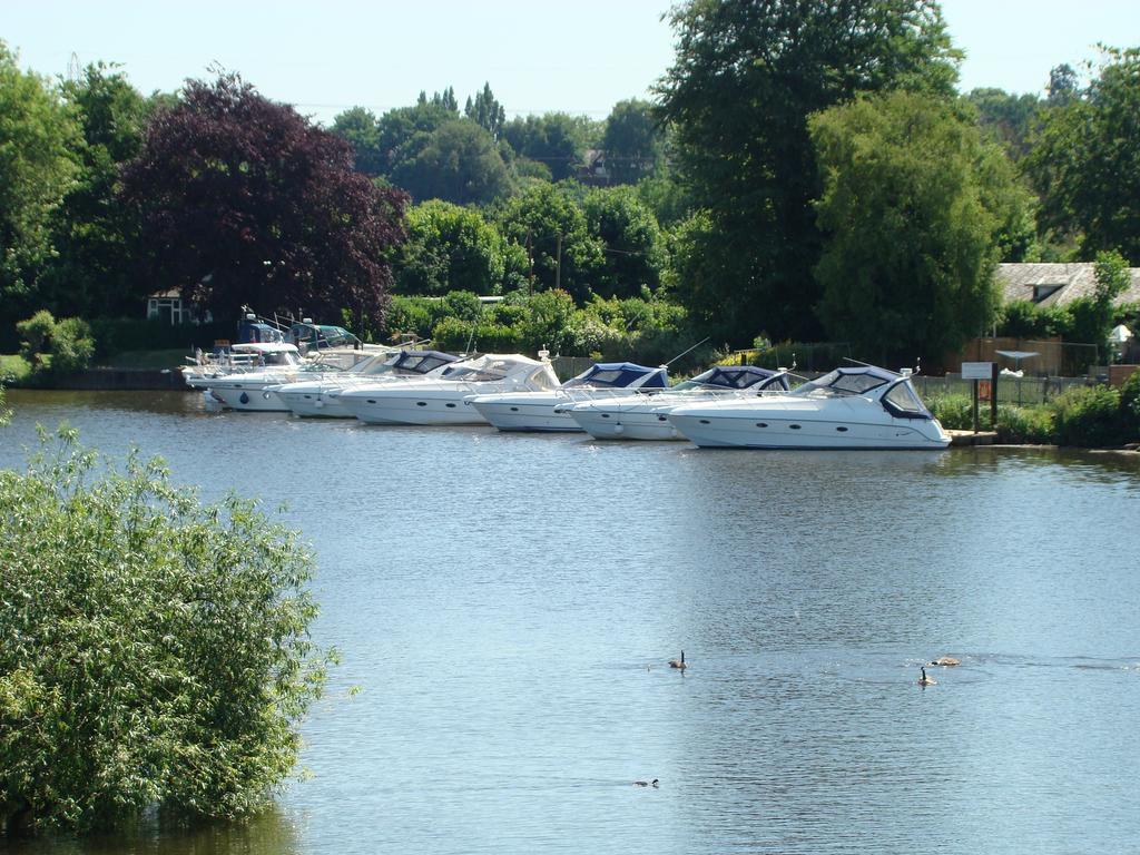 The Bridge Hotel Chertsey Kültér fotó