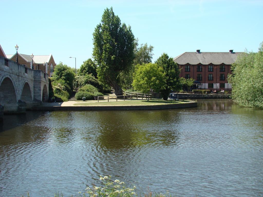 The Bridge Hotel Chertsey Kültér fotó