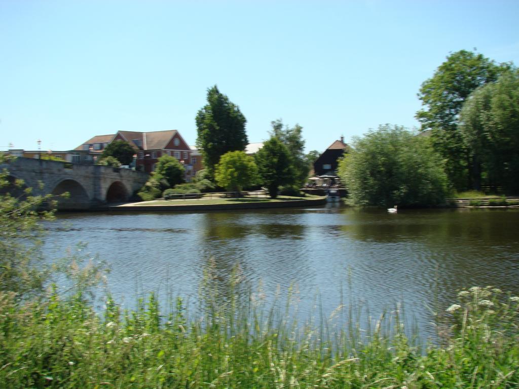 The Bridge Hotel Chertsey Kültér fotó