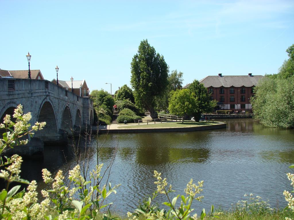 The Bridge Hotel Chertsey Kültér fotó