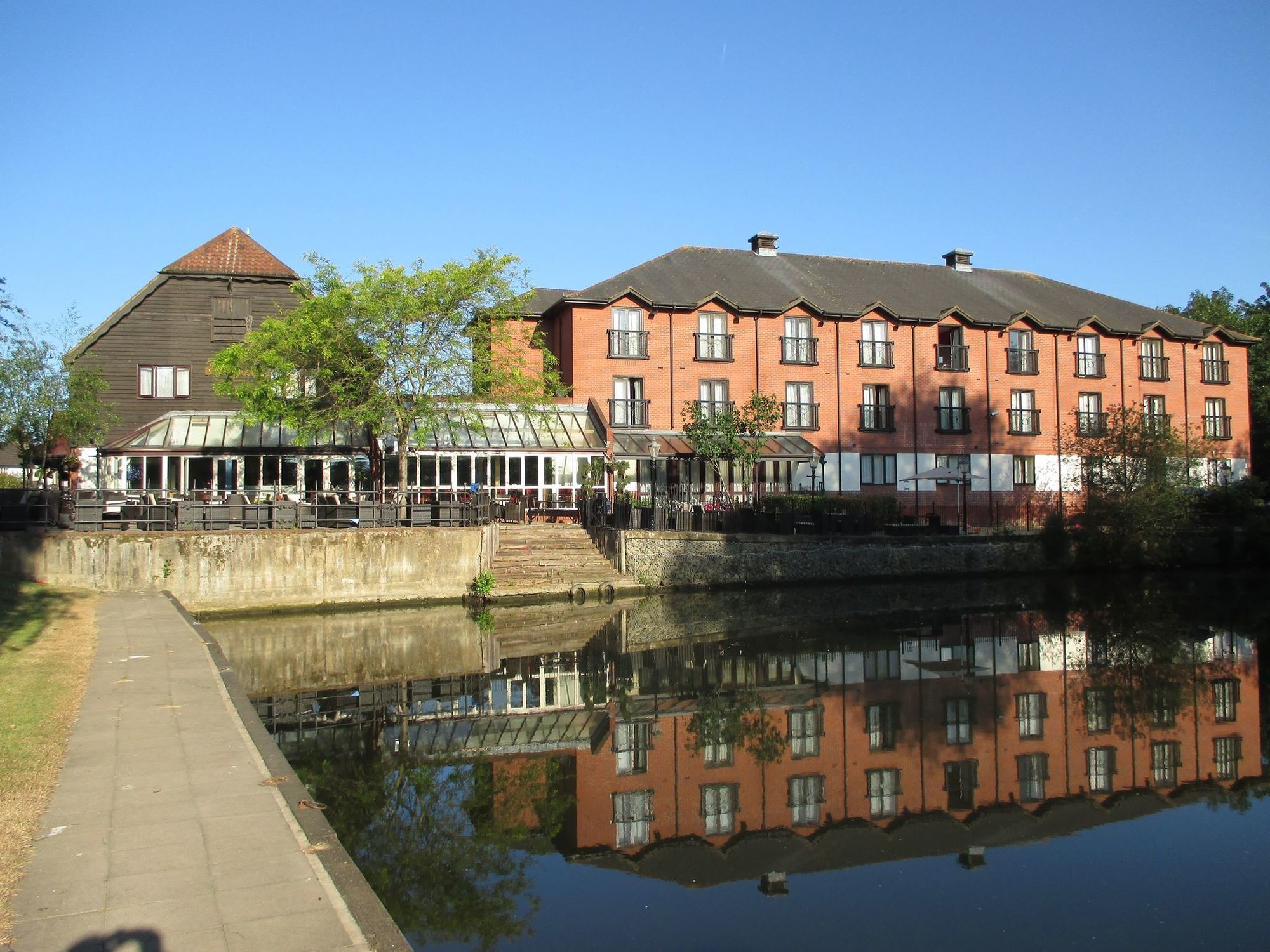The Bridge Hotel Chertsey Kültér fotó